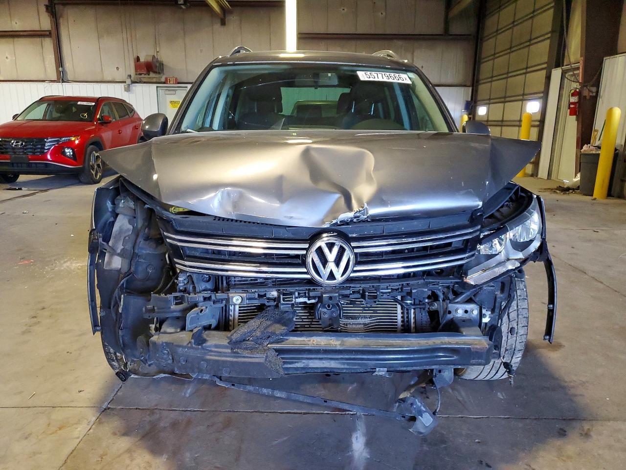 2014 Volkswagen Tiguan S - Фото 5