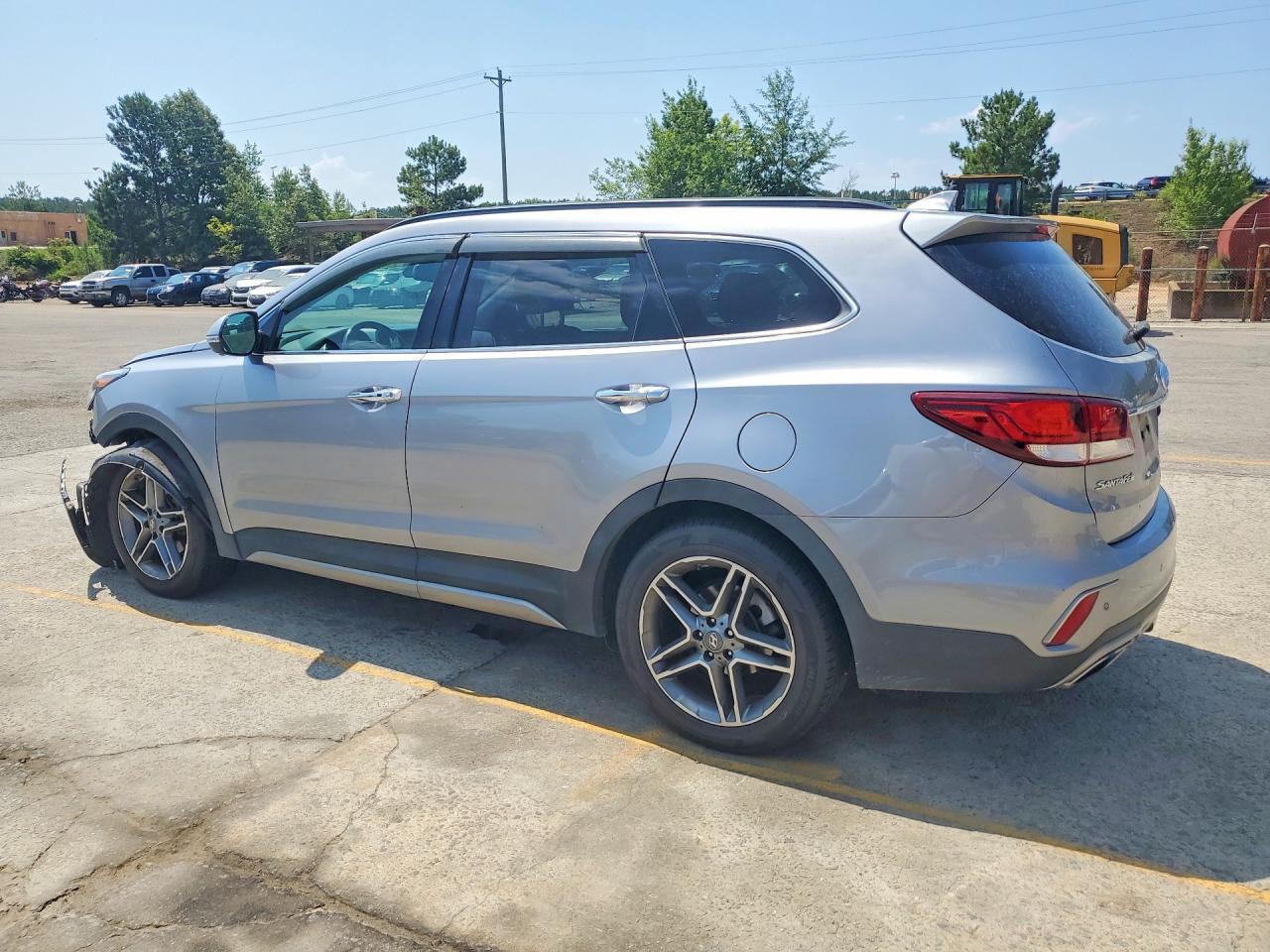 2017 Hyundai Santa Fe Limited Ultimate - Image 2