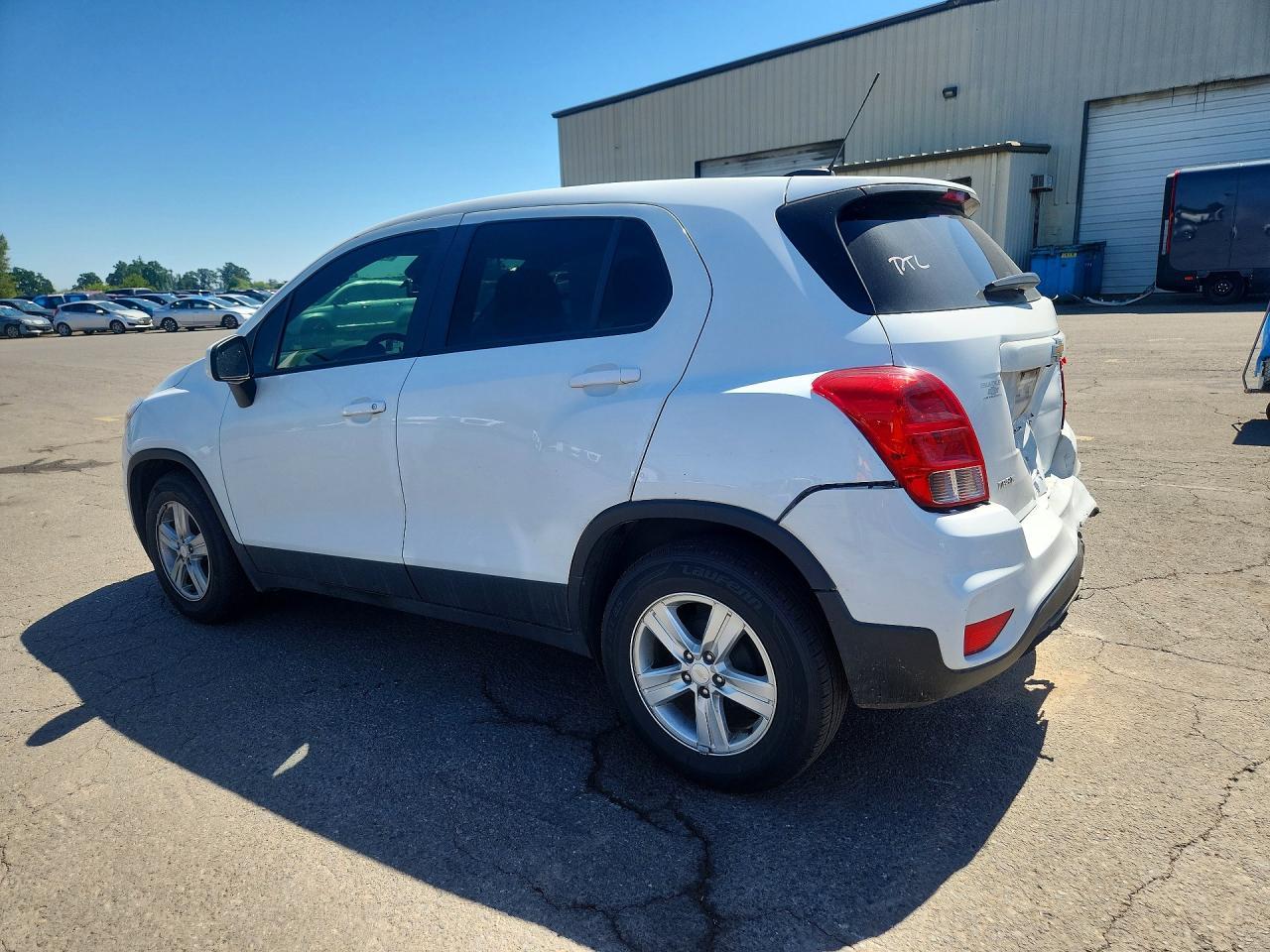 2022 Chevrolet Trax Ls - Фото 2