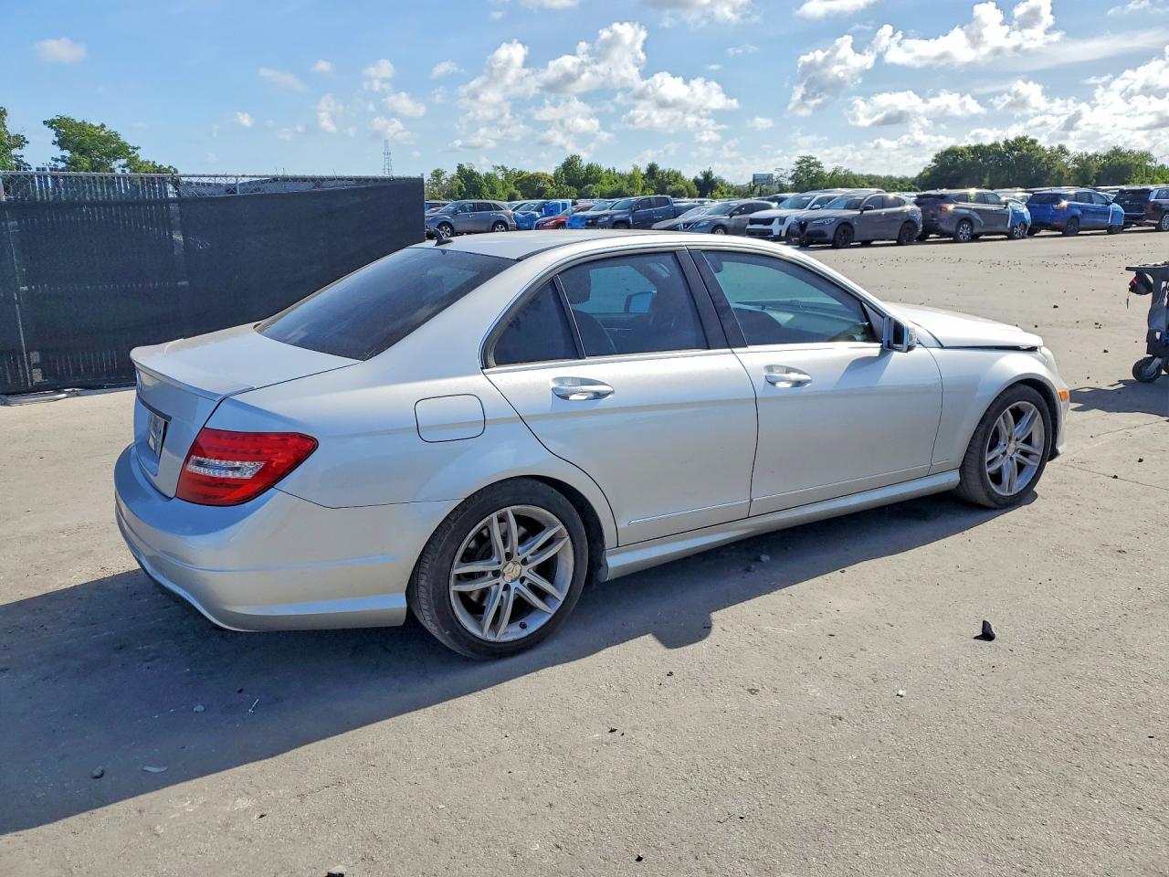 2014 Mercedes-Benz C 250 - Фото 3