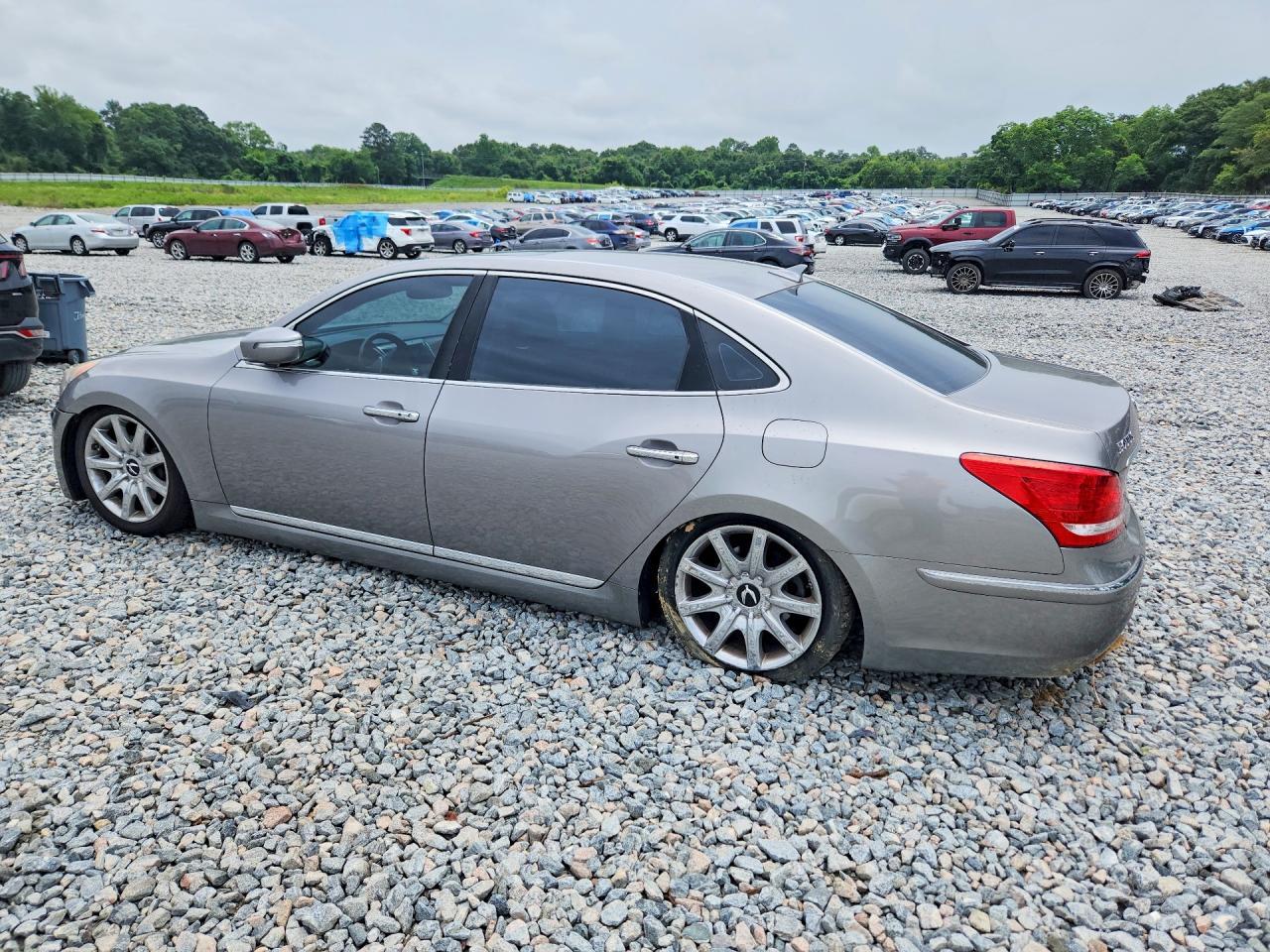 2011 Hyundai Equus Signature - Image 2
