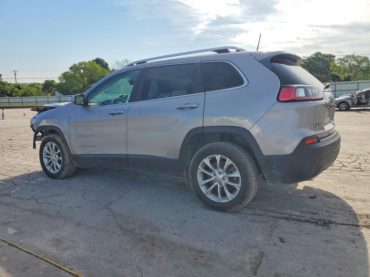 2019 Jeep Cherokee Latitude - Image 2