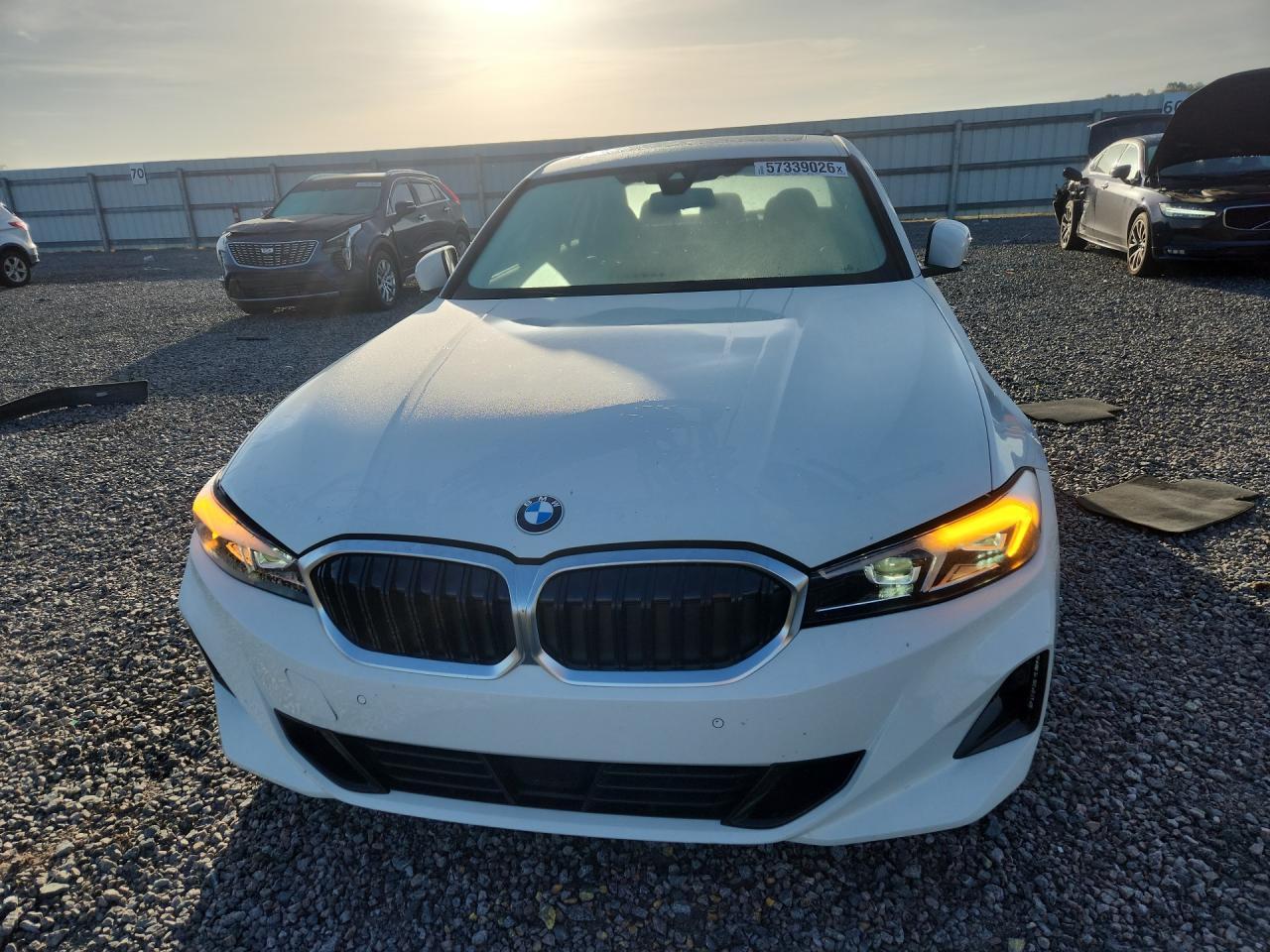 2025 BMW 330I - Фото 5