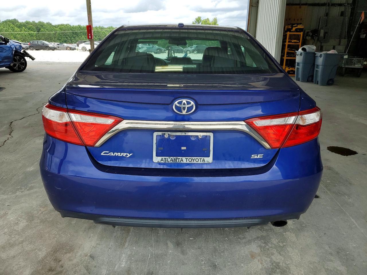 2016 Toyota Camry Se - Фото 6