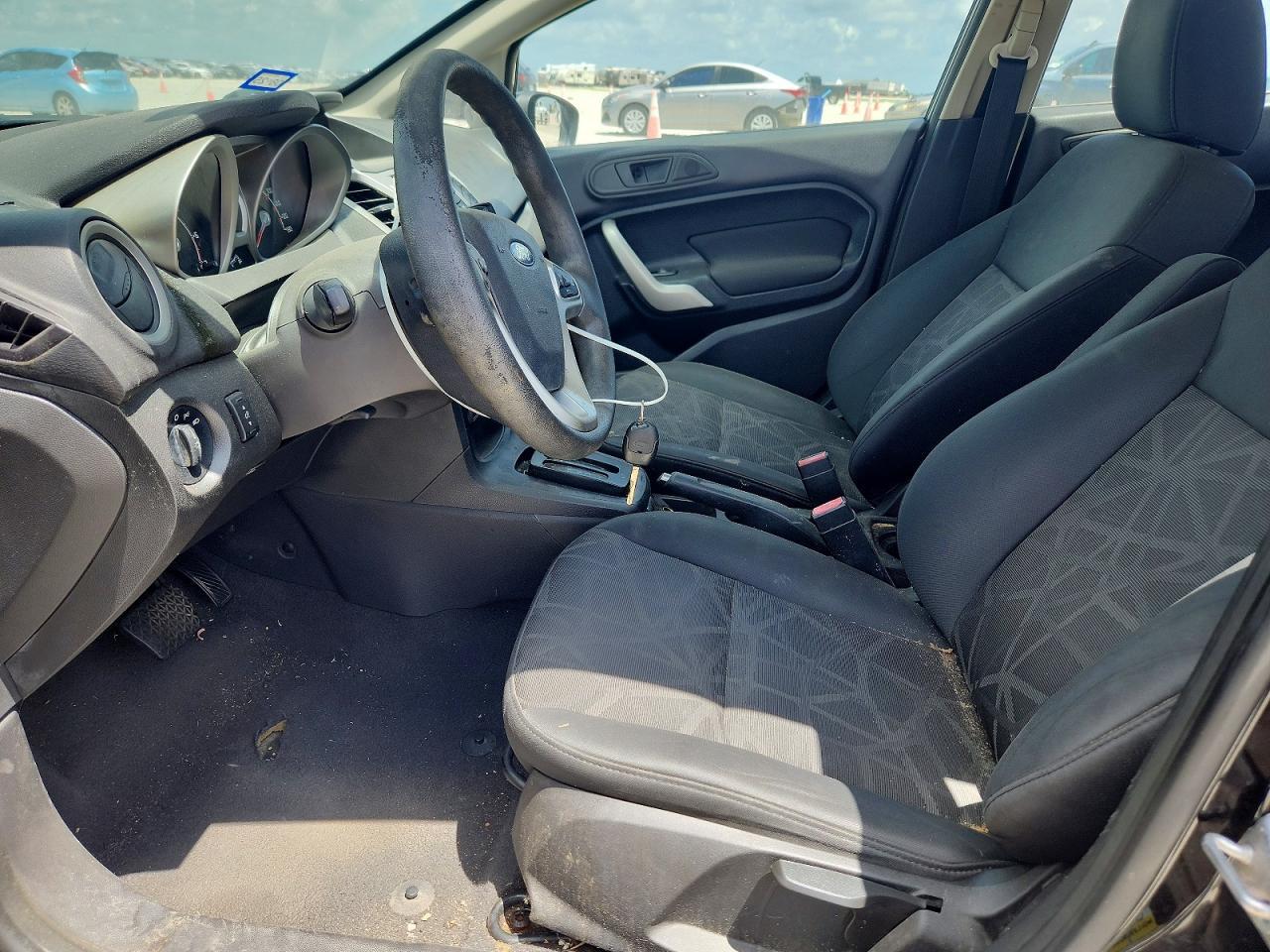 2012 Ford Fiesta Se - Фото 7