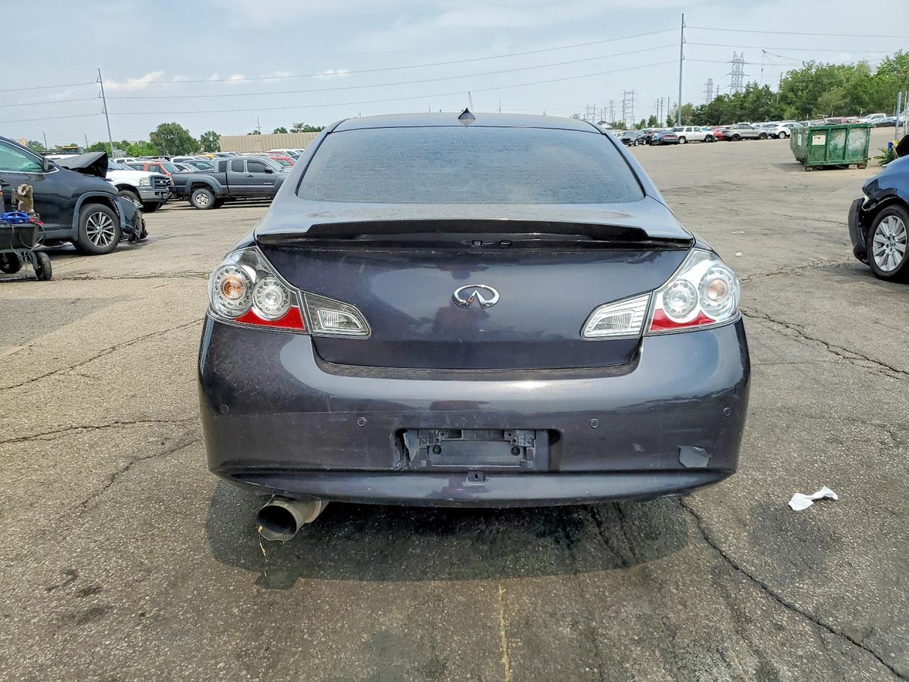 2010 Infiniti G17 X - Image 6