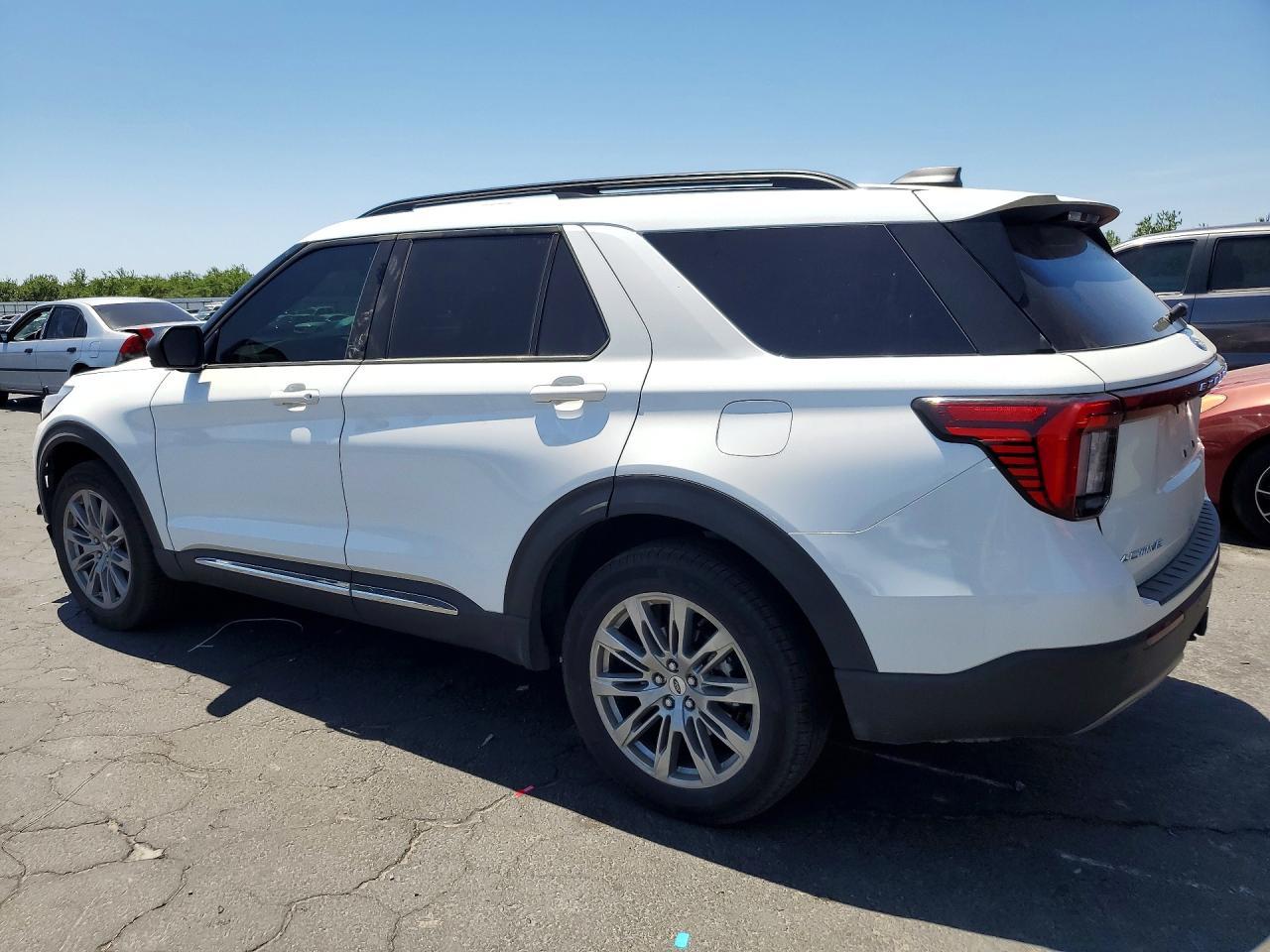 2025 Ford Explorer Active - Image 2