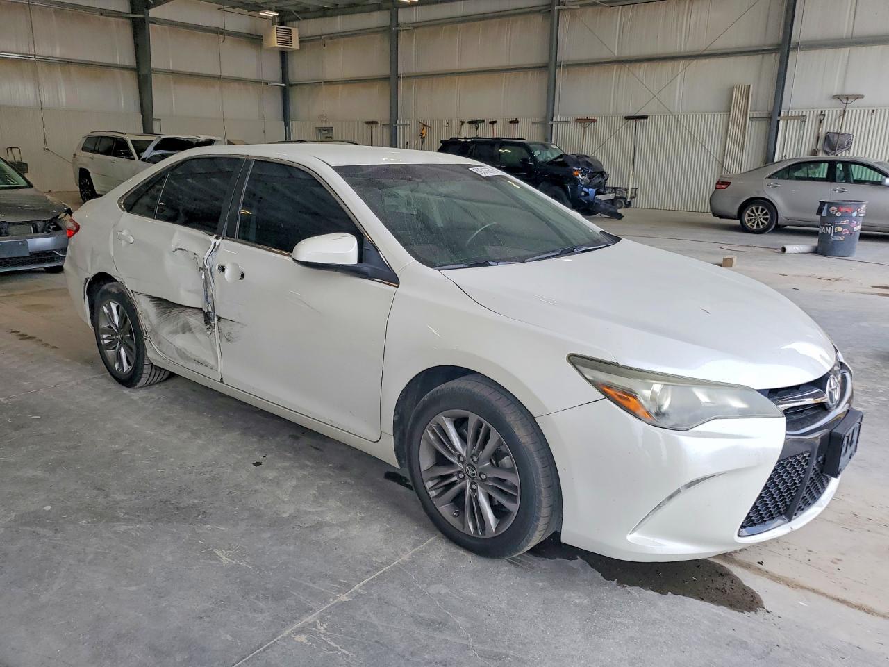 2016 Toyota Camry Se - Фото 4