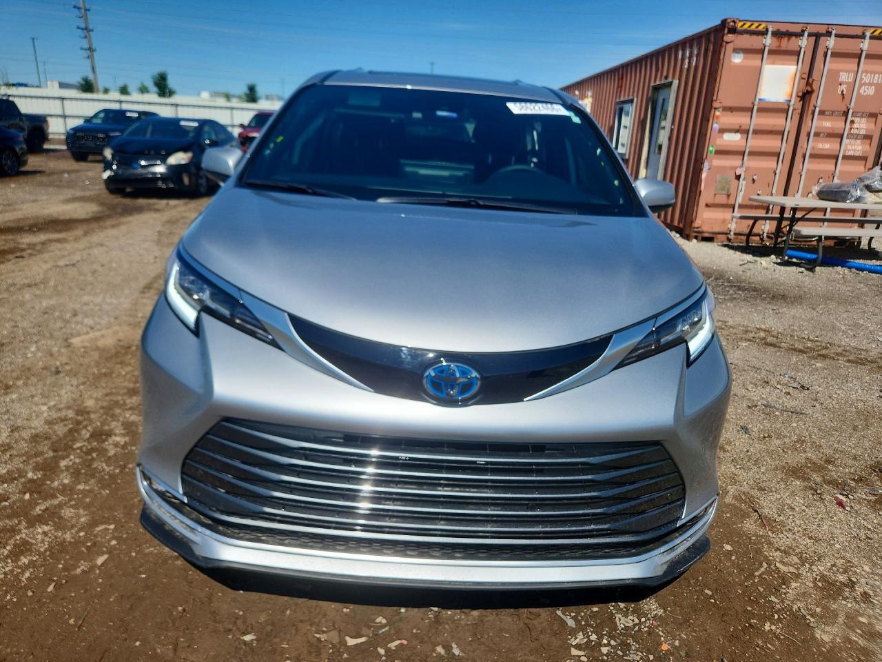 2025 Toyota Sienna Limited 7-Passenger - Фото 5