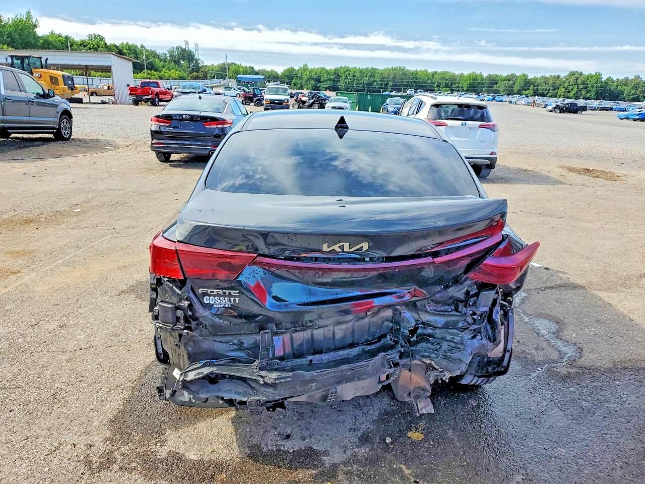 2024 Kia Forte Lxs - Image 6