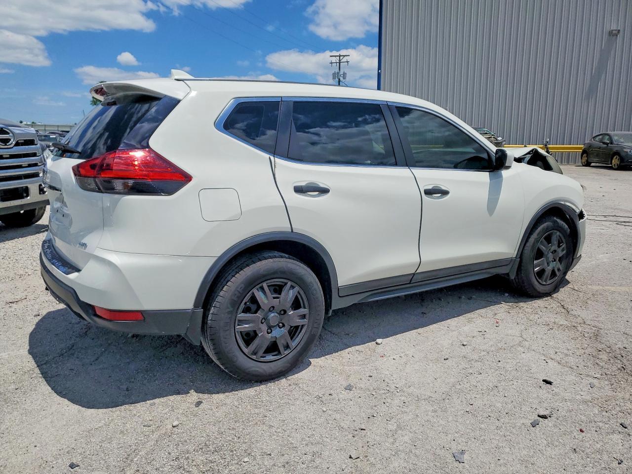 2017 Nissan Rogue S - Фото 3