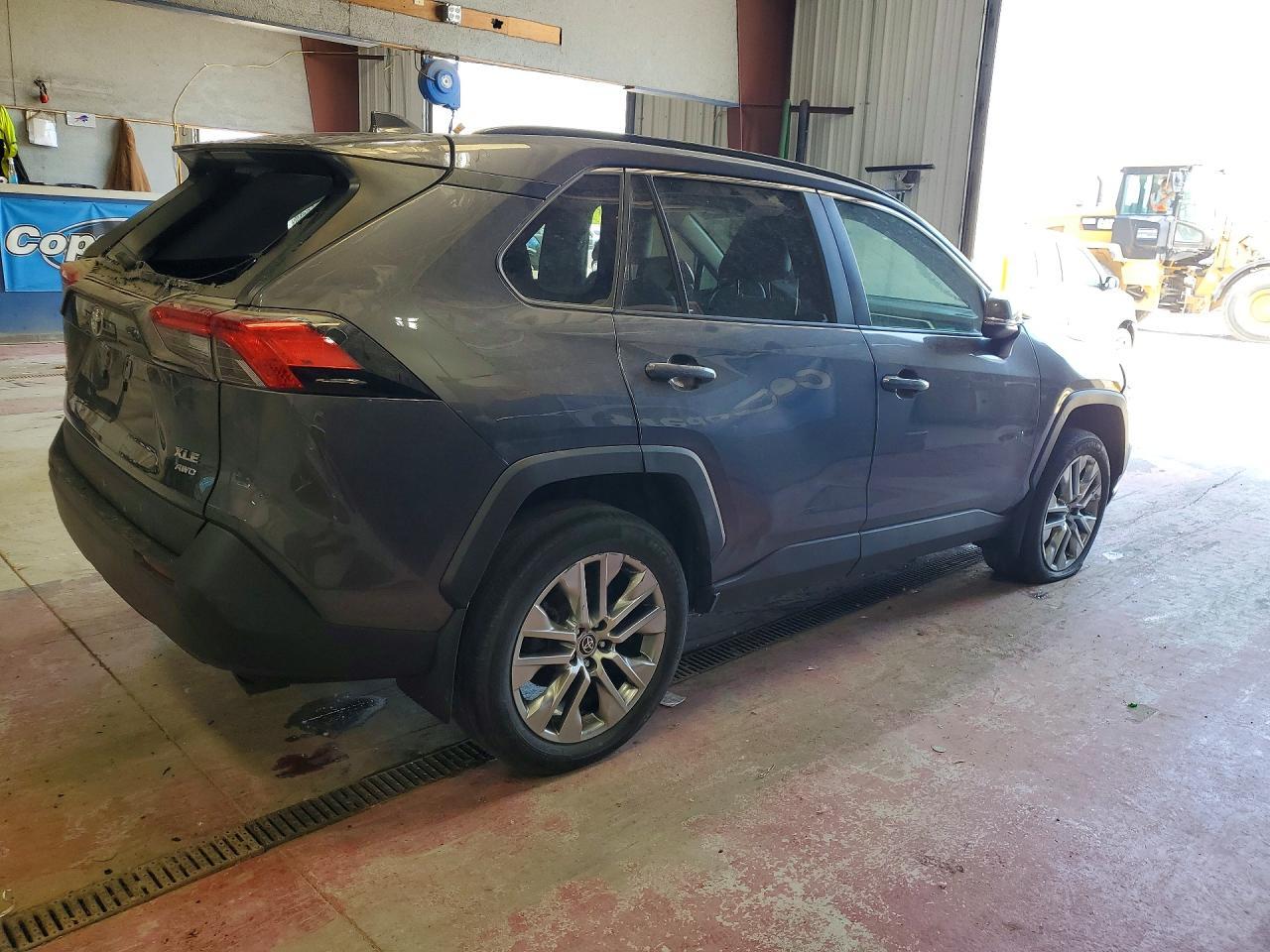2022 Toyota Rav4 Xle Premium - Image 3