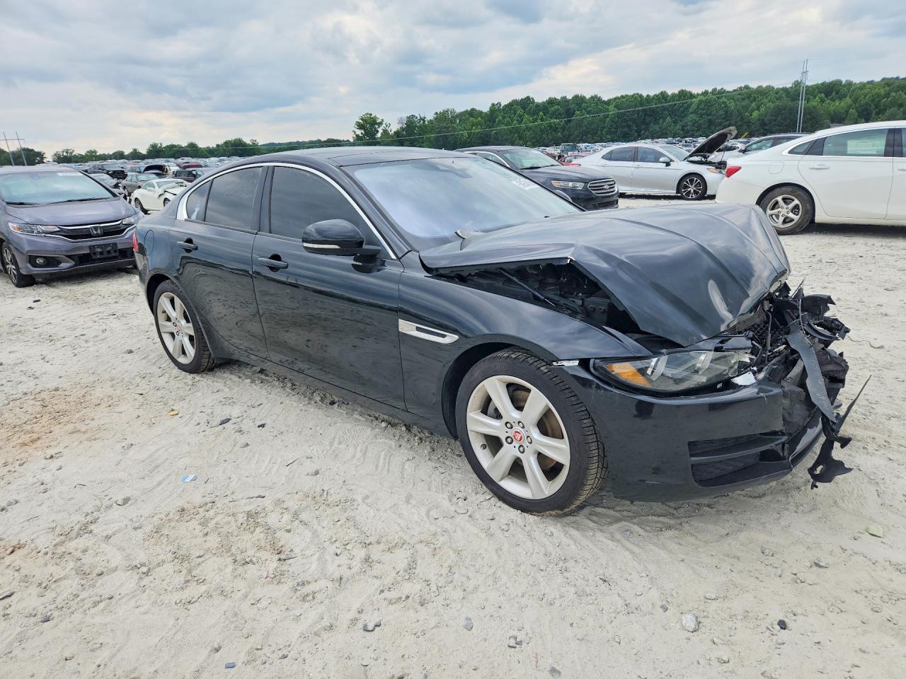 2017 Jaguar Xe Premium - Image 4