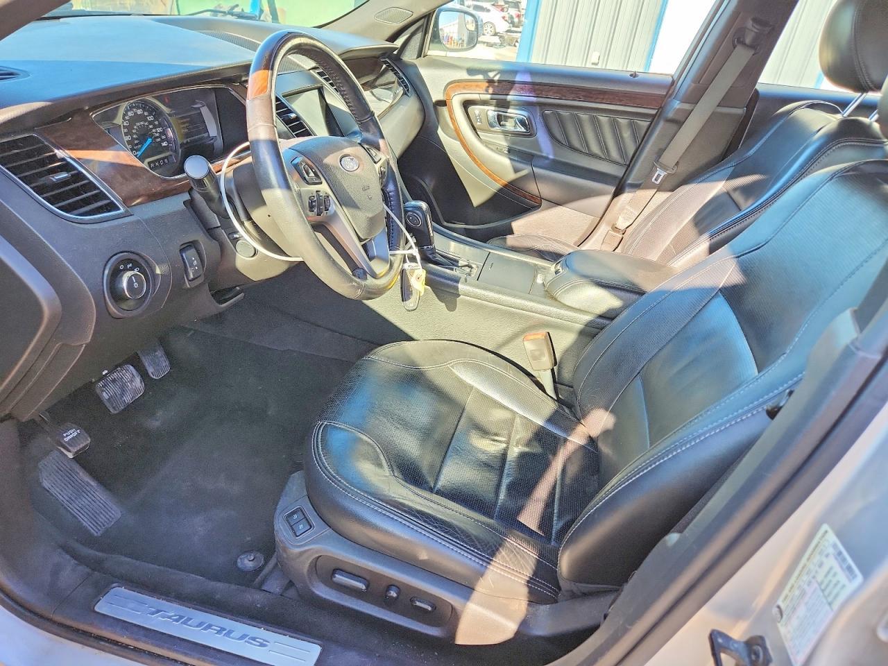 2016 Ford Taurus Limited - Image 7