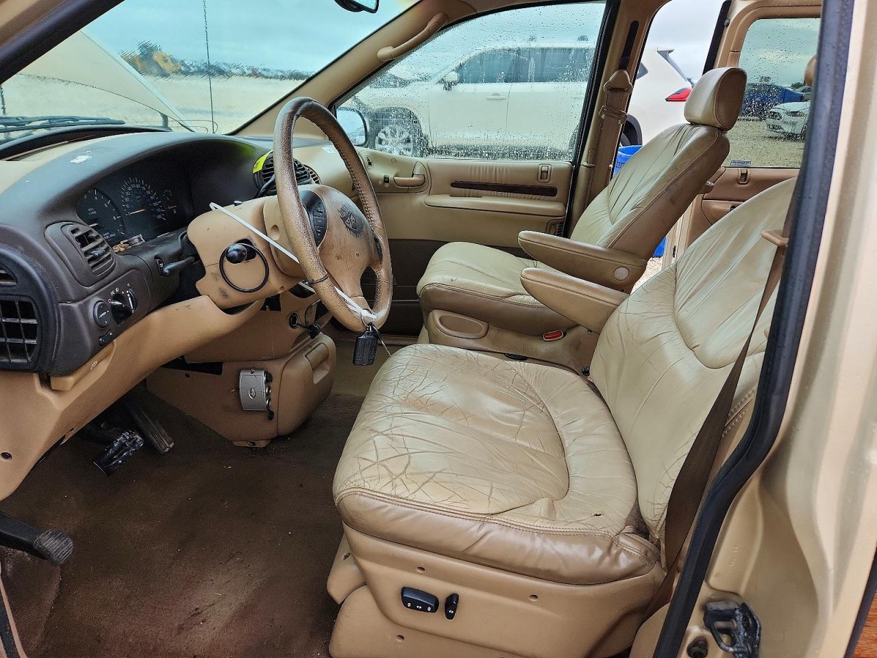 1998 Chrysler Town And Country - Фото 7