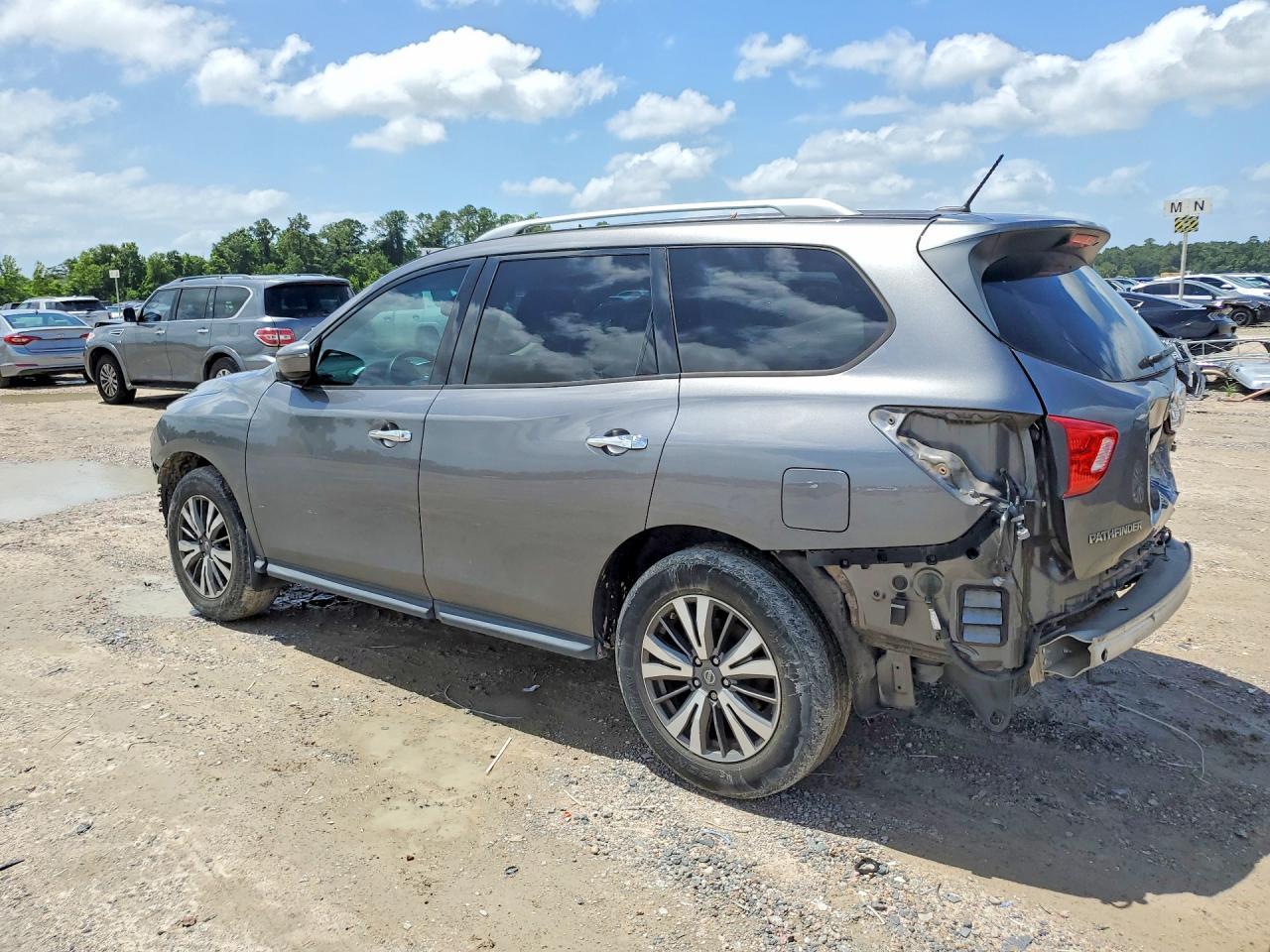 2017 Nissan Pathfinder S - Фото 2