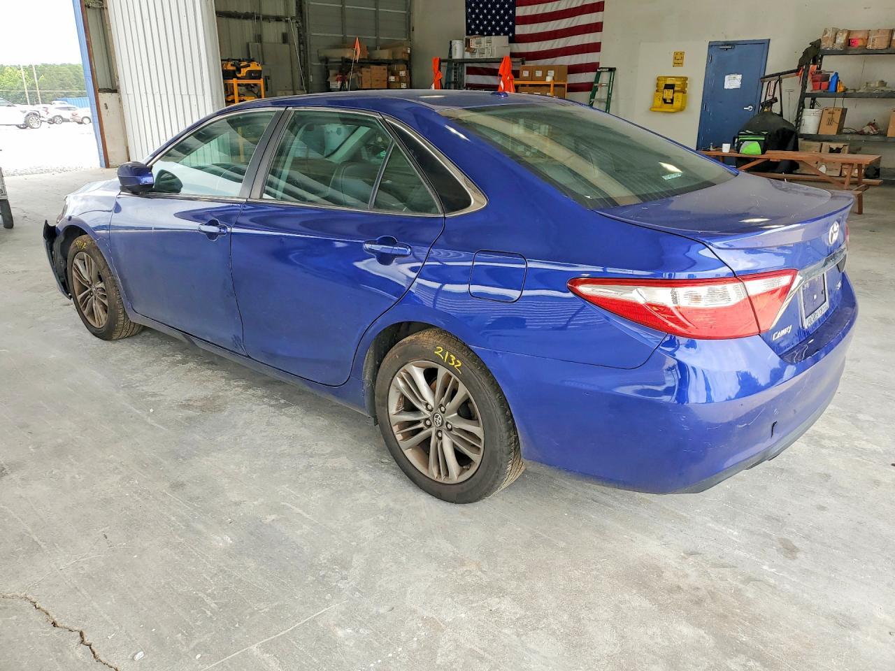 2016 Toyota Camry Se - Фото 2