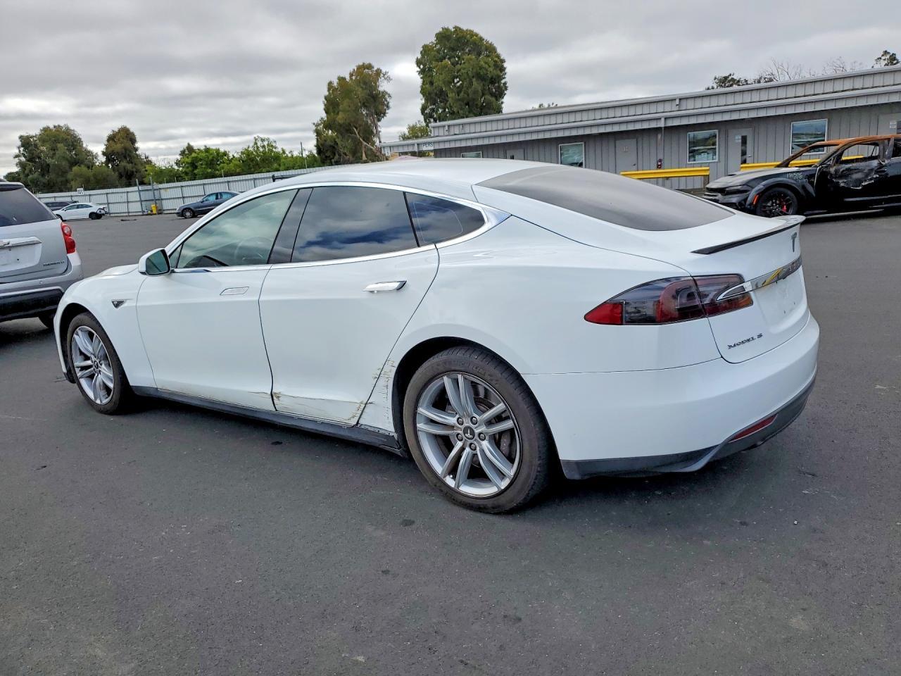 2013 Tesla Model S - Image 2