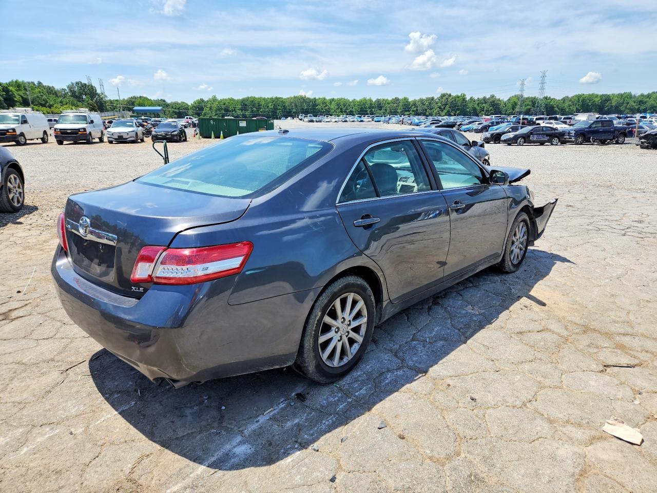 2011 Toyota Camry Xle V6 - Фото 3