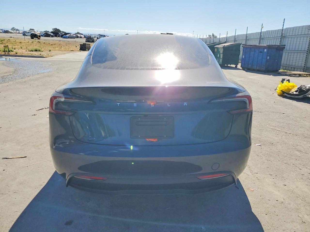 2025 Tesla Model 3 - Фото 6