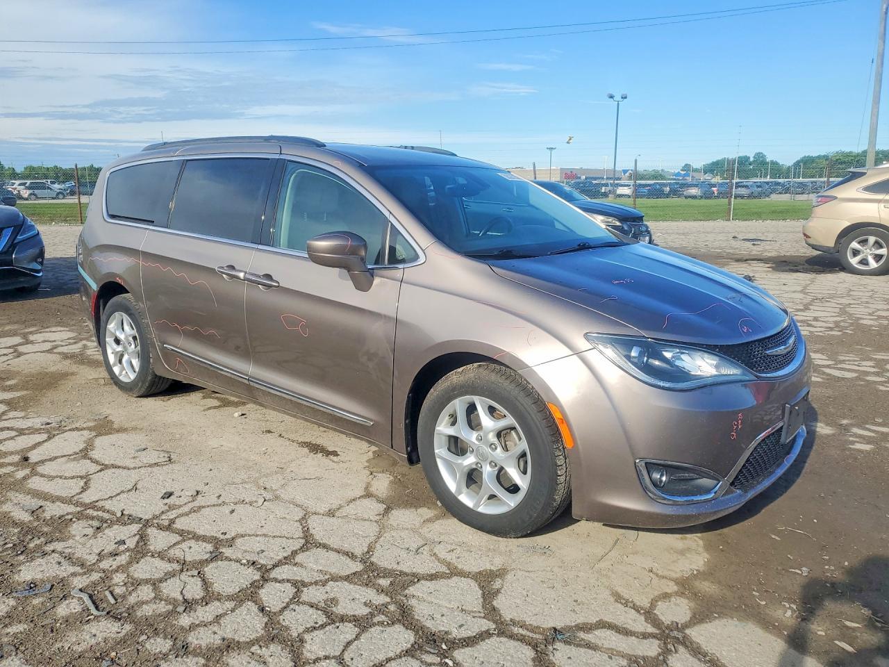 2017 Chrysler Pacifica Touring L - Фото 4