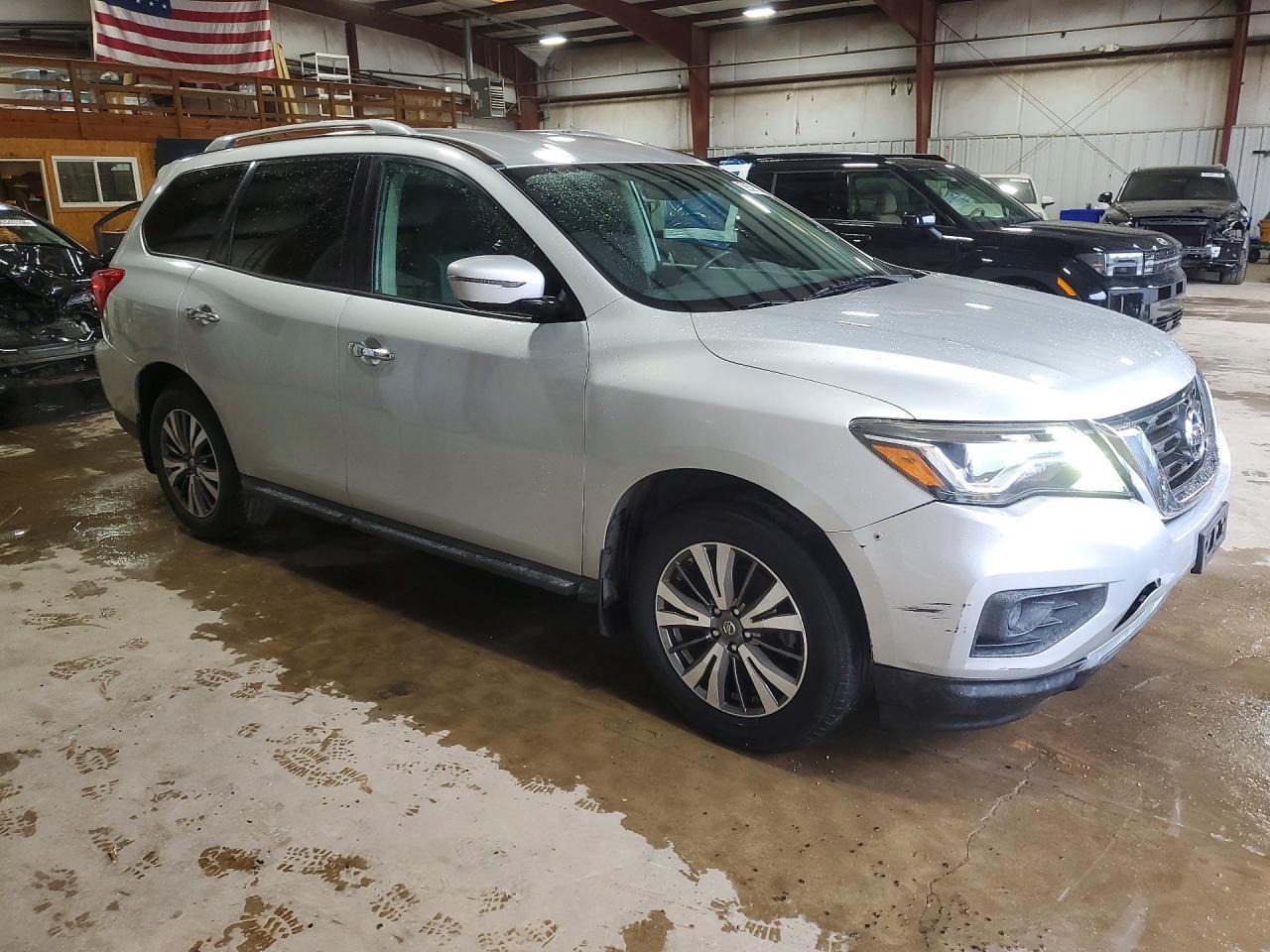 2017 Nissan Pathfinder S - Image 4