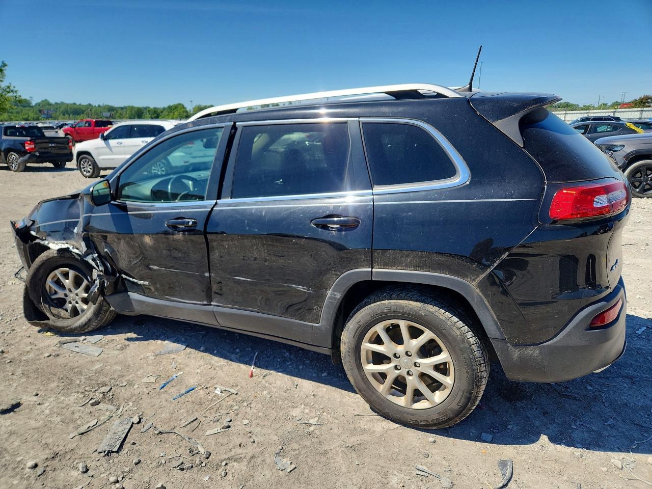 2017 Jeep Cherokee Latitude - Image 2