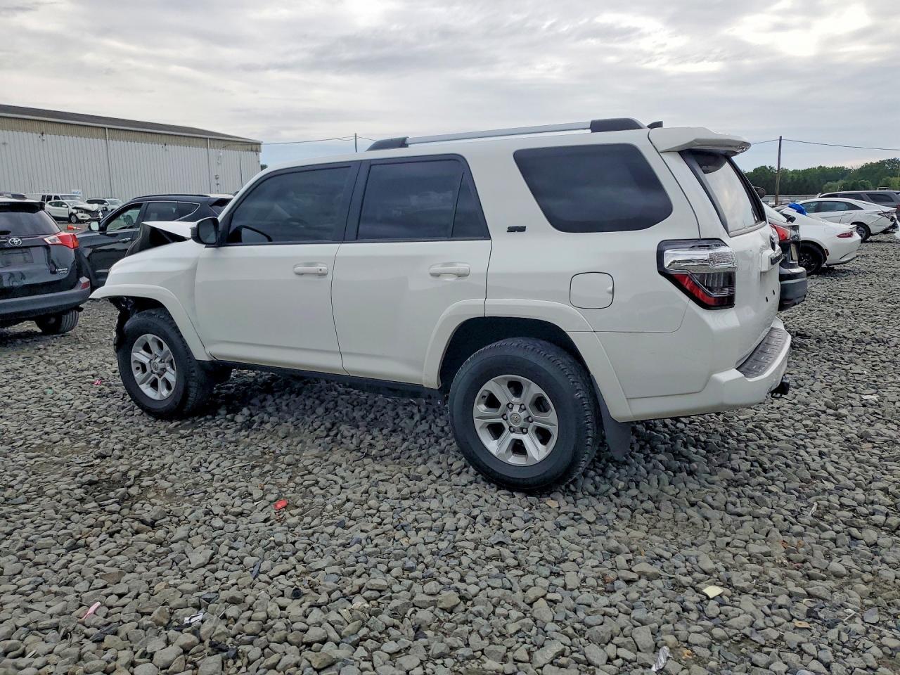 2023 Toyota 4Runner Sr5 - Image 2