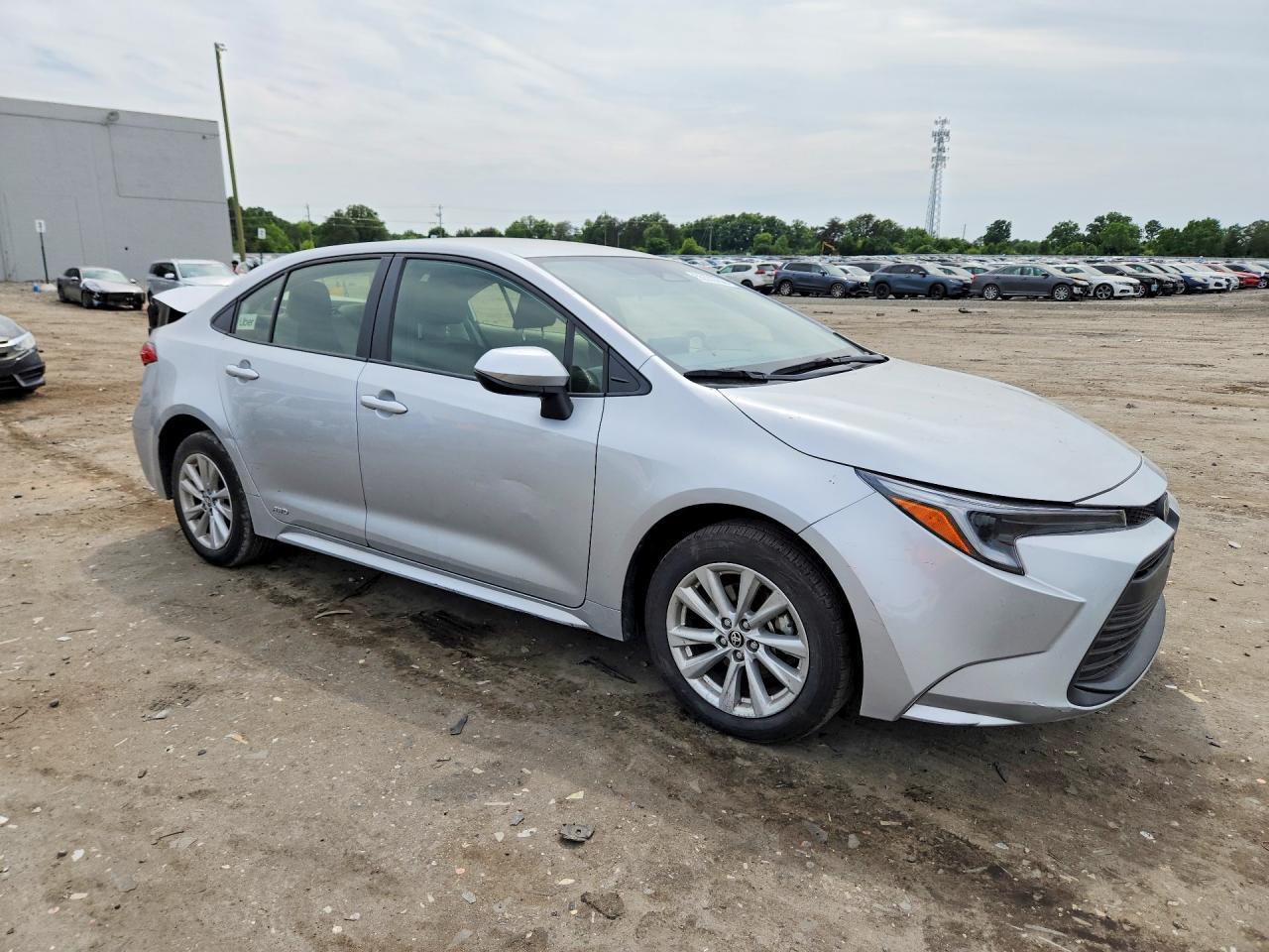 2025 Toyota Corolla Hybrid Le - Image 4