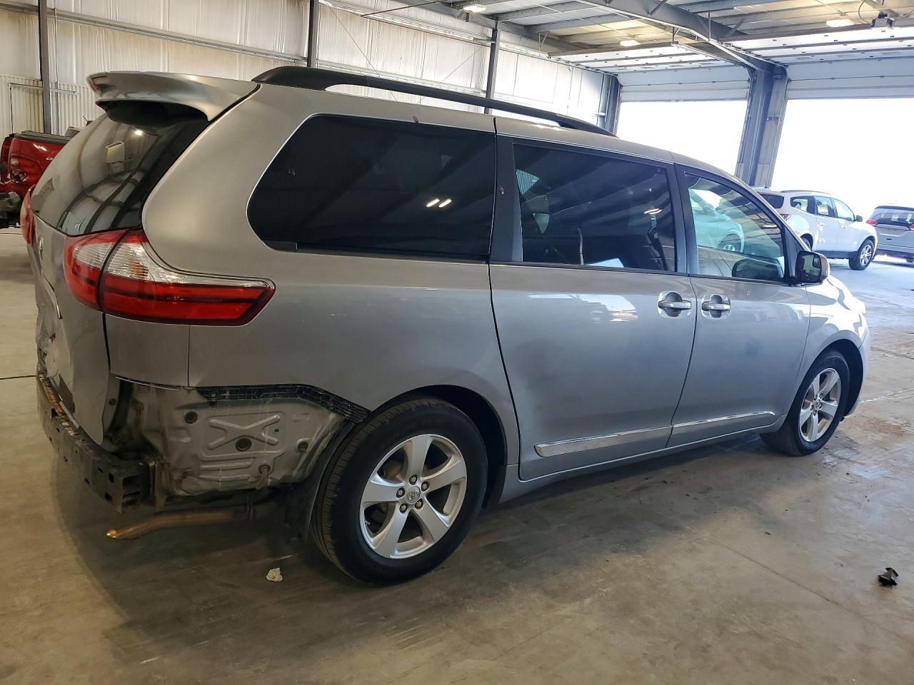 2015 Toyota Sienna Le - Фото 3