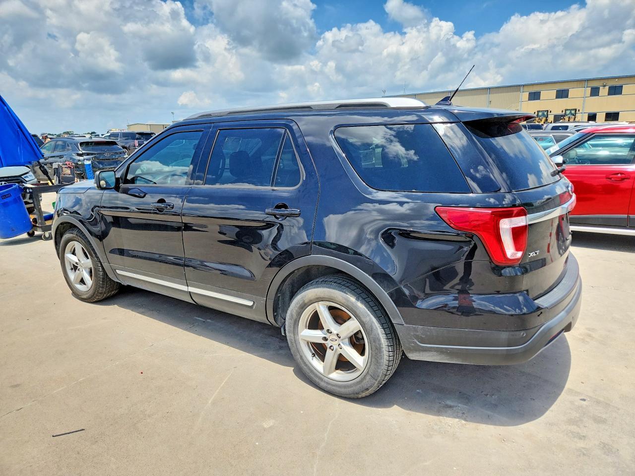 2019 Ford Explorer Xlt - Фото 2