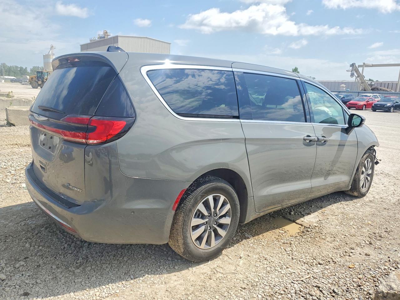 2023 Chrysler Pacifica Hybrid Touring L - Фото 3