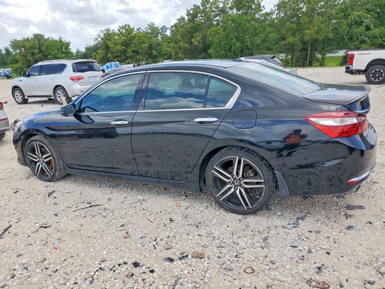 2017 Honda Accord Touring - Image 2