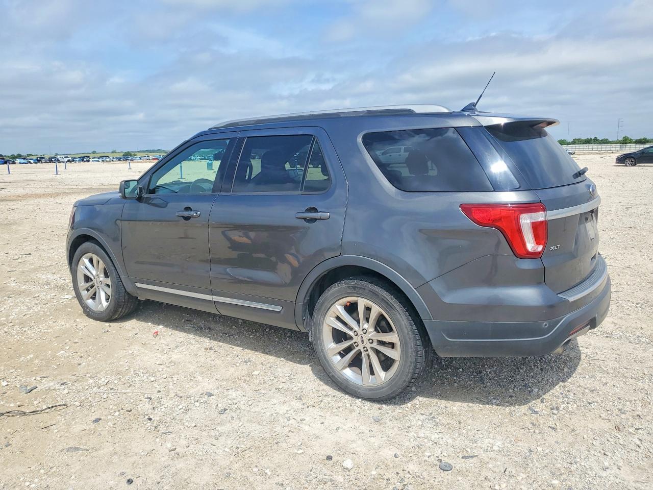 2018 Ford Explorer Xlt - Фото 2
