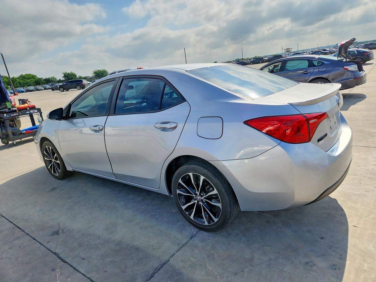 2019 Toyota Corolla Se - Фото 2