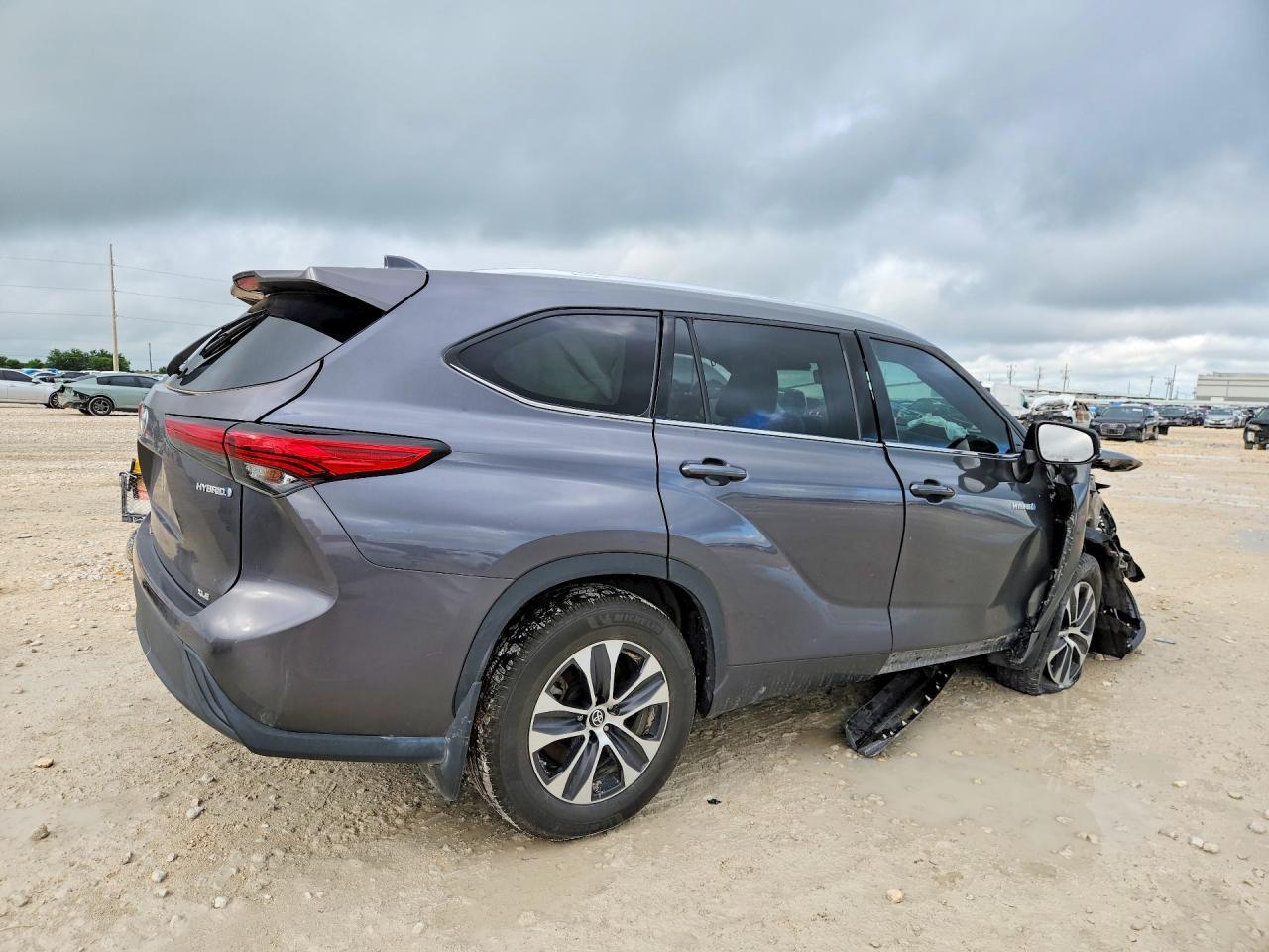 2021 Toyota Highlander Hybrid Xle - Image 3