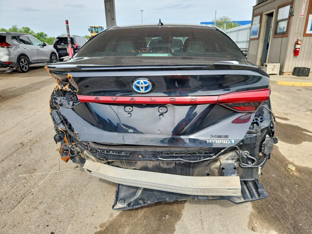 2019 Toyota Avalon Hybrid Xse - Image 6