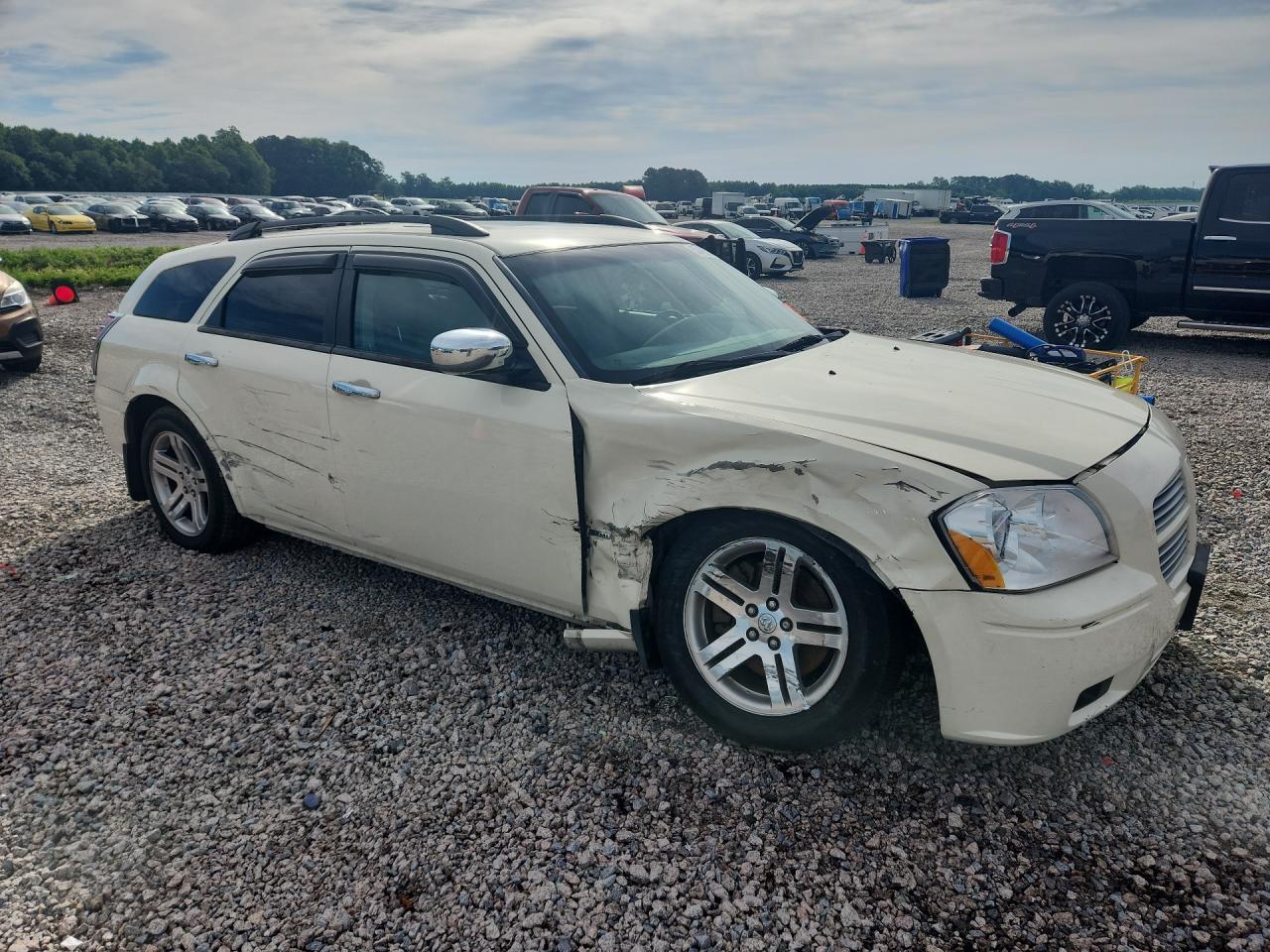 2005 Dodge Magnum R - Image 4