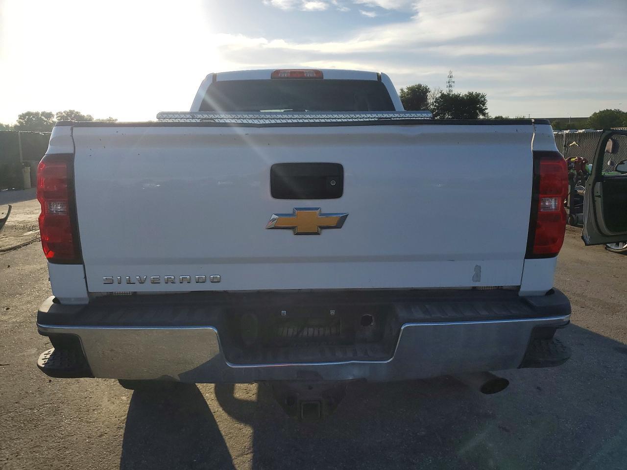 2015 Chevrolet Silverado K2500 Heavy Duty - Image 6