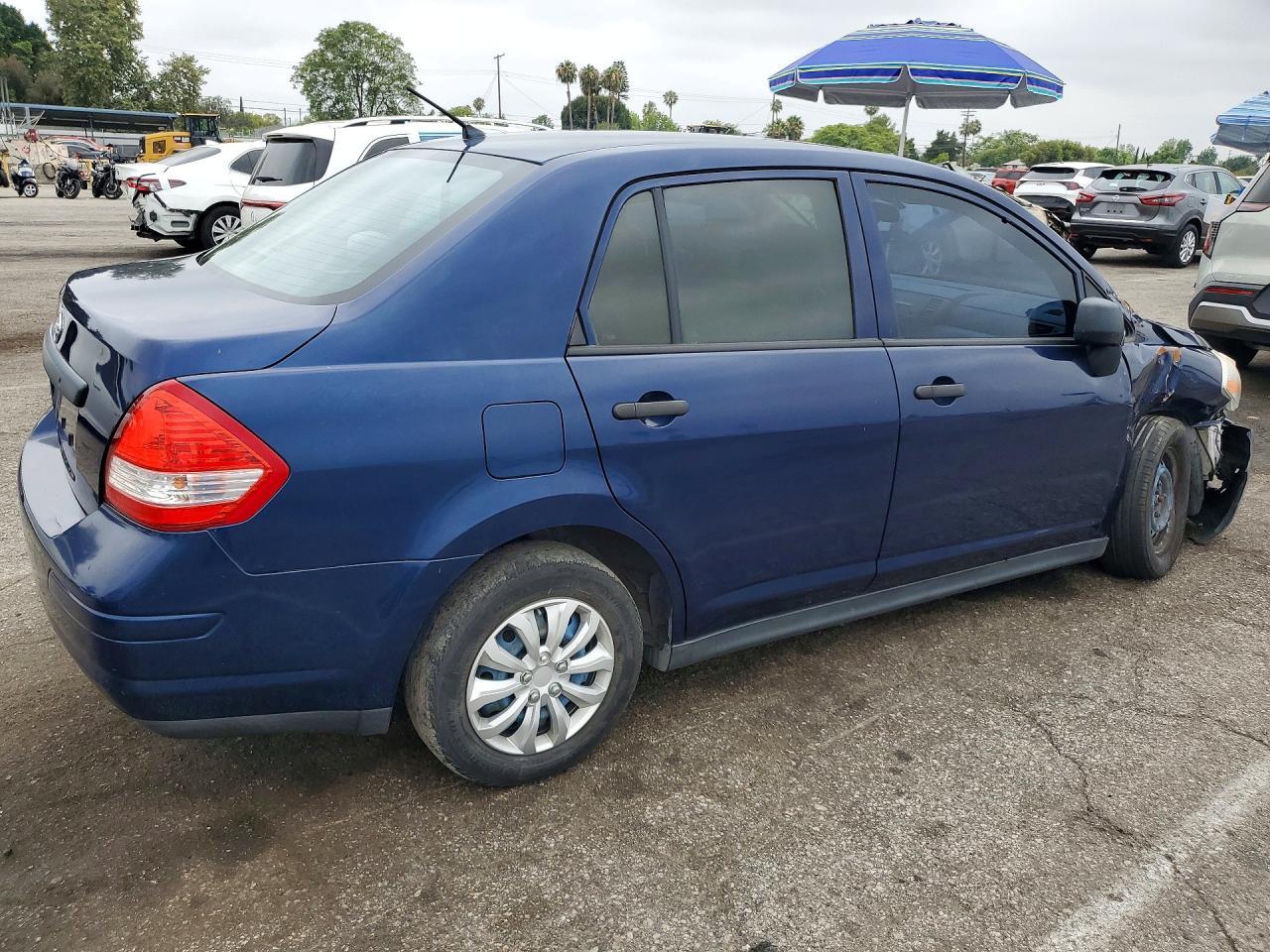 2011 Nissan Versa 1.6 Base - Фото 3