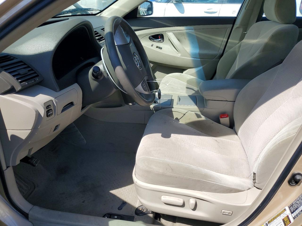 2011 Toyota Camry Le - Image 7