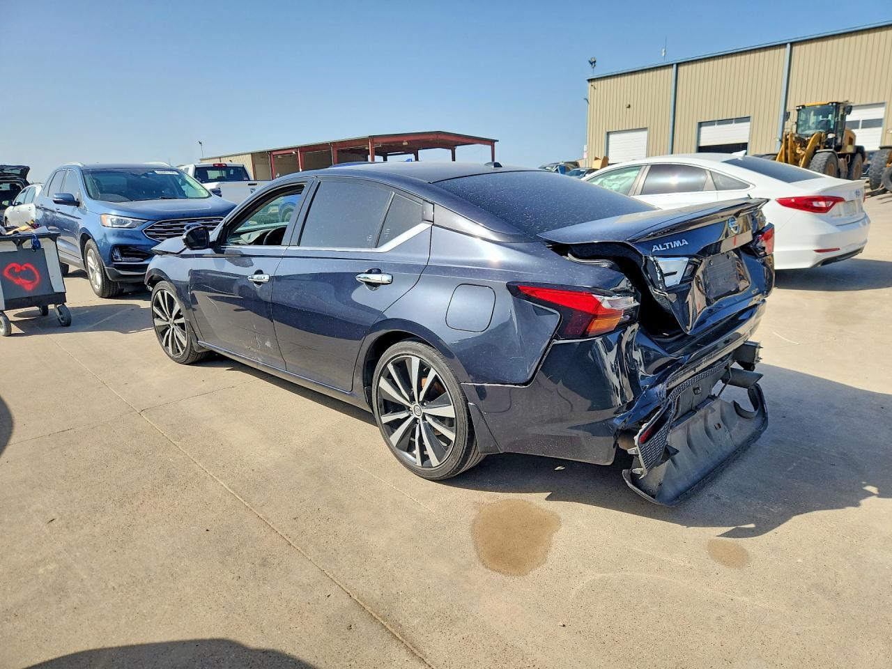 2019 Nissan Altima Platinum - Фото 2
