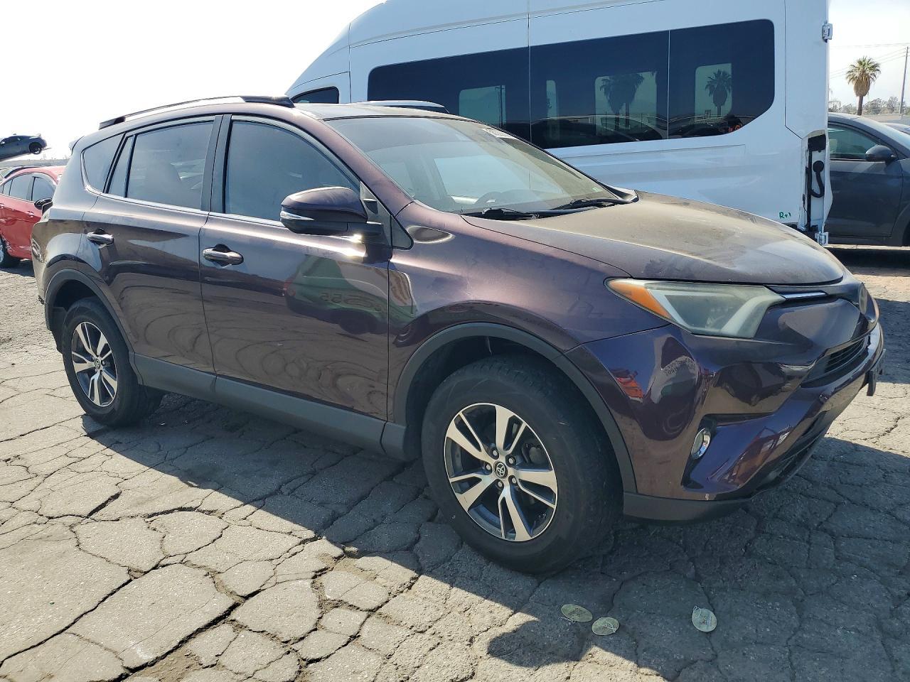 2017 Toyota Rav4 Xle - Image 4