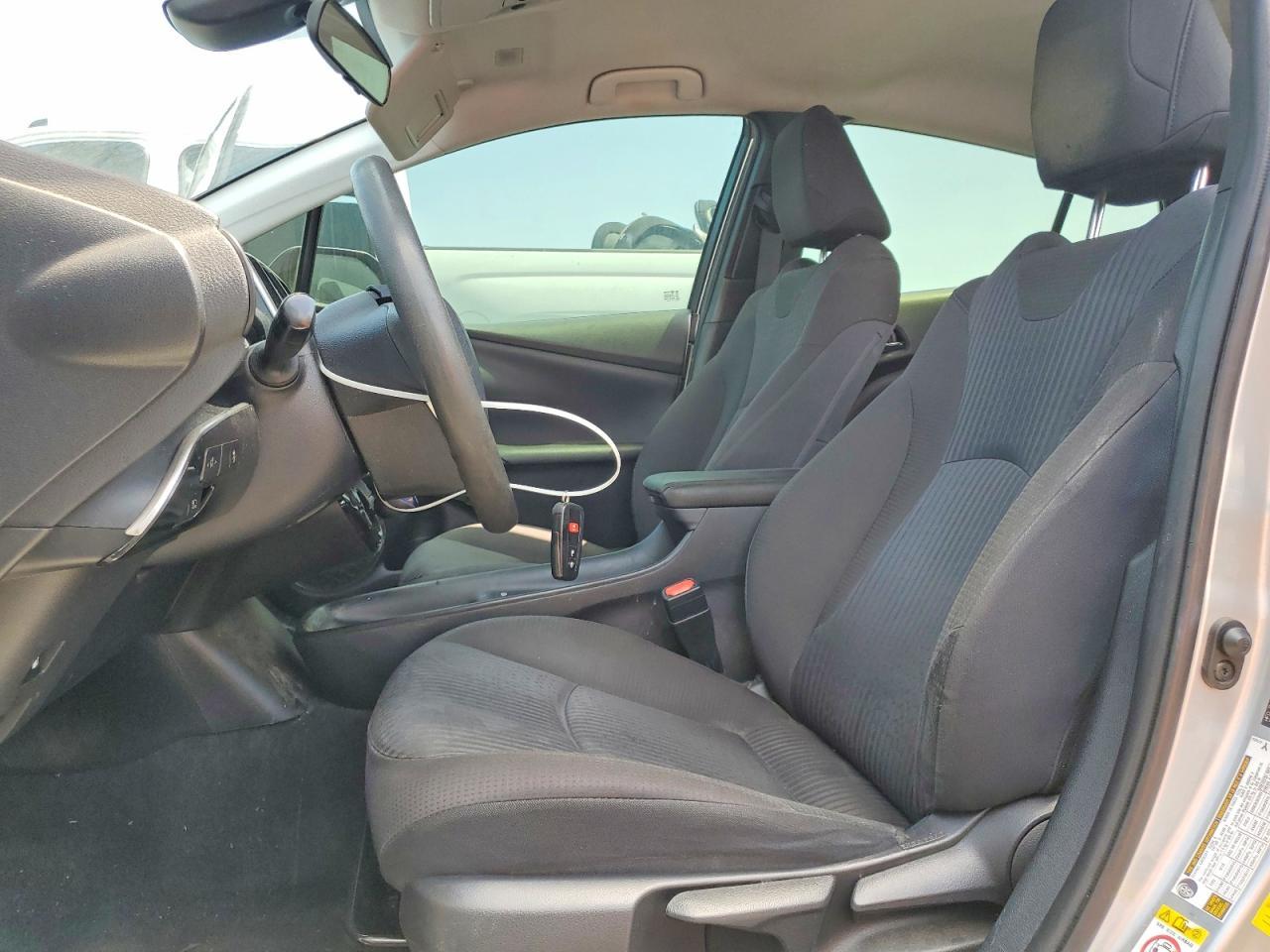 2017 Toyota Prius Two - Фото 7