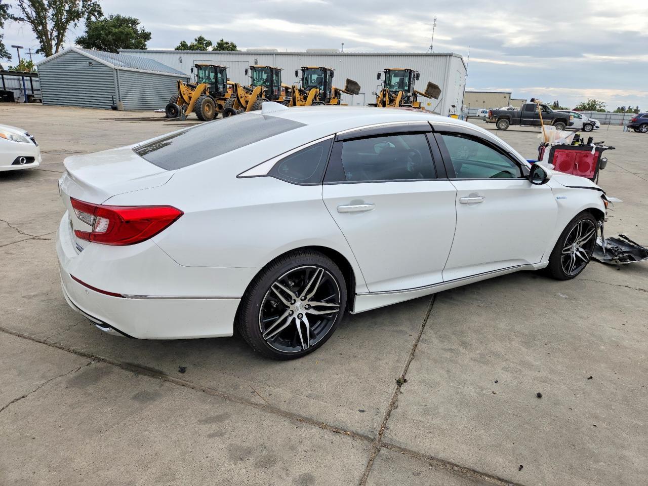 2022 Honda Accord Touring Hybrid - Image 3