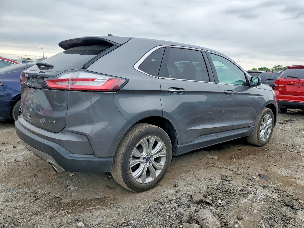 2022 Ford Edge Titanium - Фото 3