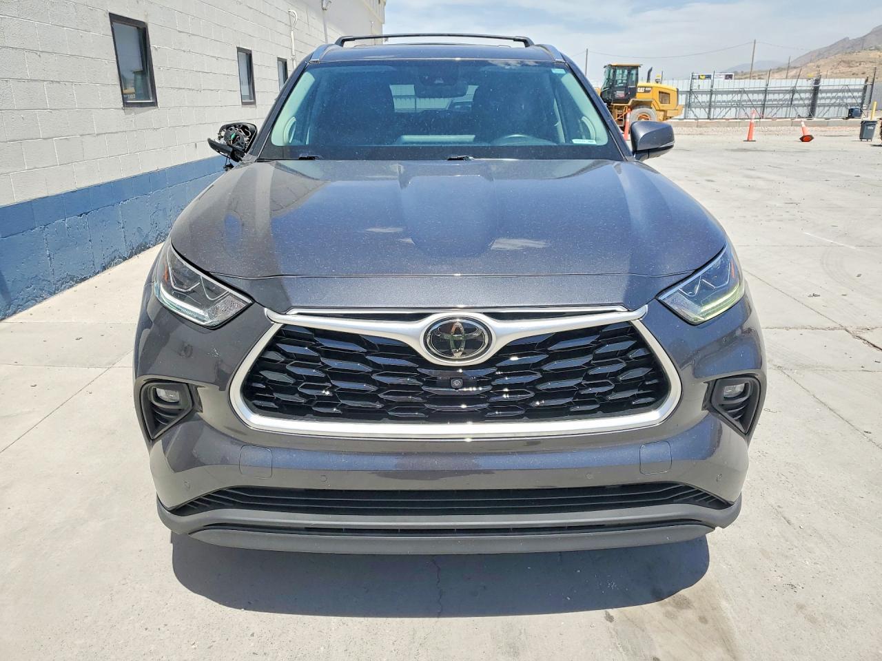 2021 Toyota Highlander Limited - Image 5