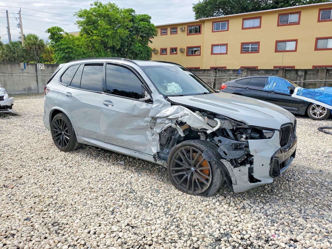 2025 BMW X5 xDrive40I - Image 4