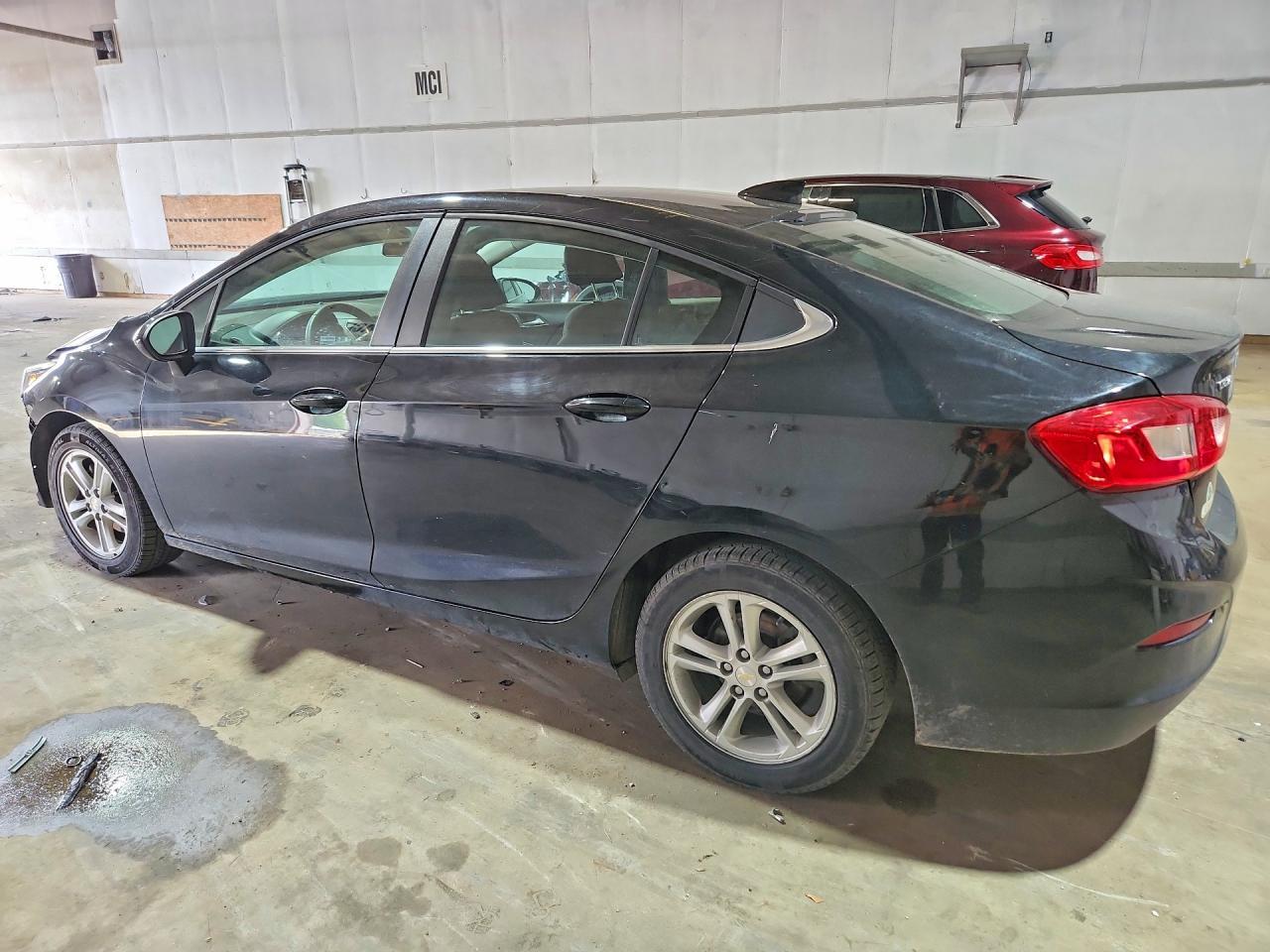 2018 Chevrolet Cruze Lt - Image 2