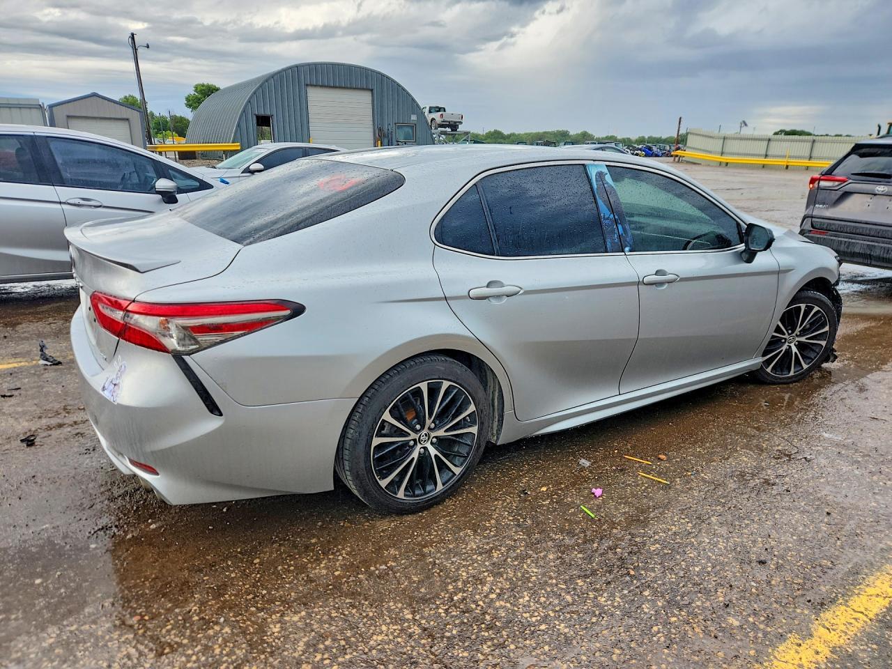 2018 Toyota Camry Se - Фото 3
